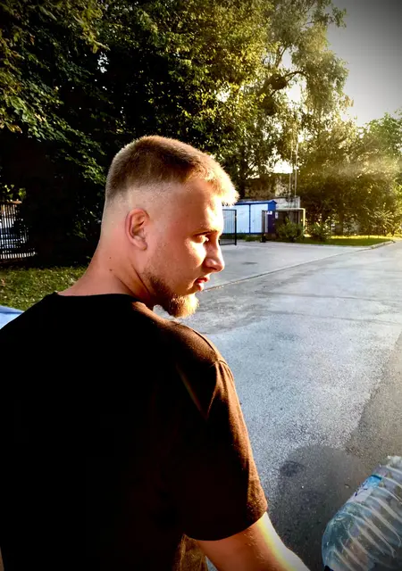 Я Воха, 21 років з Хмельницького, шукаю знайомства без зобов'язань