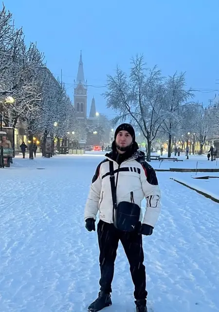 Я Artur, 28, из Ужгорода, ищу знакомства без обязательств