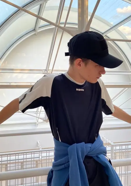 Я Никита, 18, знакомлюсь для постоянных отношений в Париже