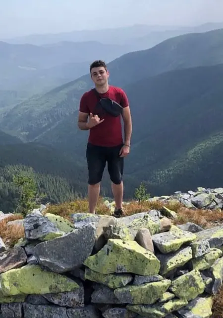 Я Василь, 21 років з Козовы, шукаю знайомства на одну ніч