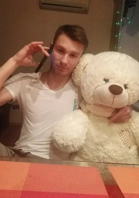 Я Женечек, 26, знакомлюсь на одну ночь в Горловке