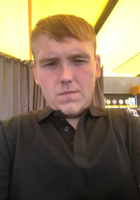 Я Артем, 27, из Гродно, ищу знакомства без обязательств