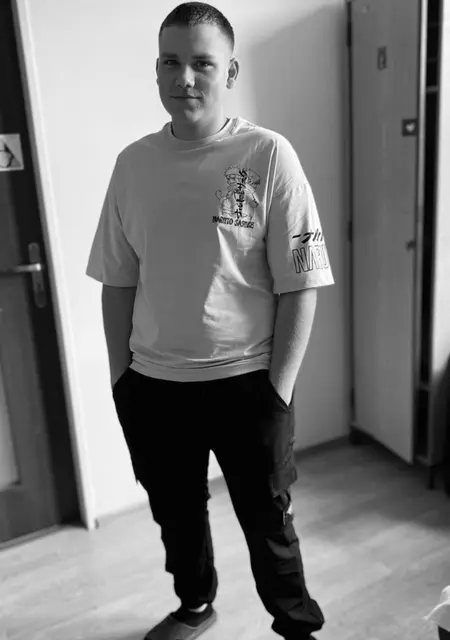 Ваня з Вижниця, шукаю на сайті знайомства без зобов'язань