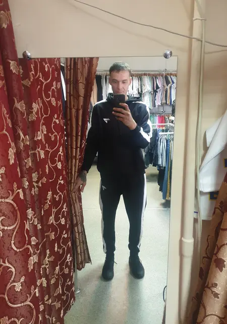 Я Максим, 36 років, знайомлюсь для відкриті стосунки у Радомишль