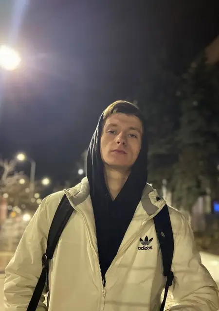 Влад из Славянска, мне 23, познакомлюсь на одну ночь