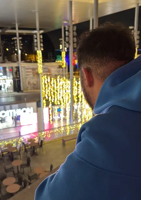 Soy Alex, 22 años, conociéndome para relación sin ataduras en Alicante