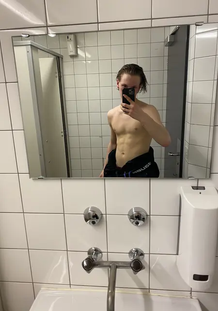 Niki из Цюриха, мне 20, познакомлюсь для дружбы