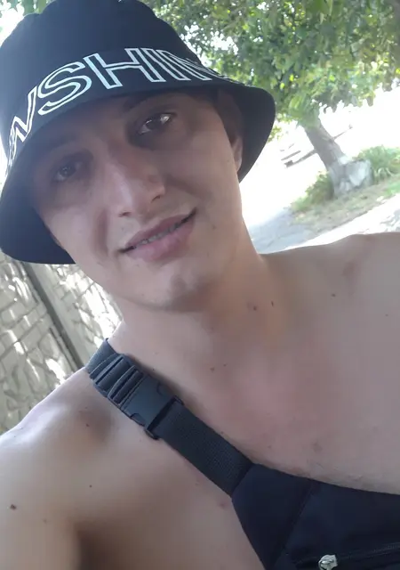 Руслан з Кривий Ріг, шукаю на сайті знайомства без зобов'язань