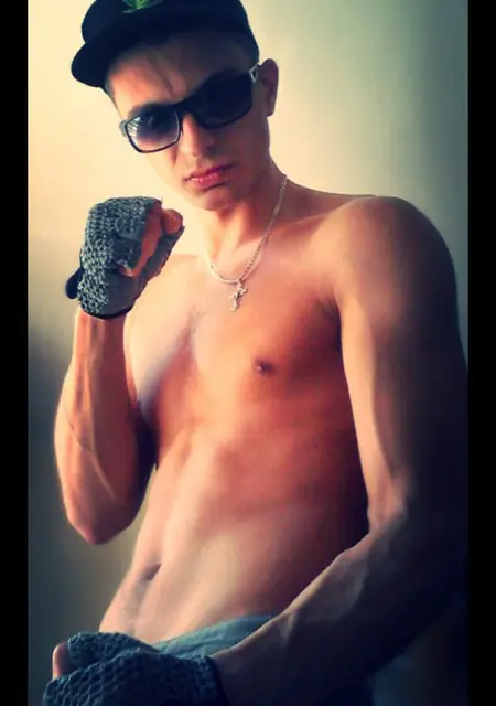 Игорь из Речицы, мне 37, познакомлюсь на одну ночь