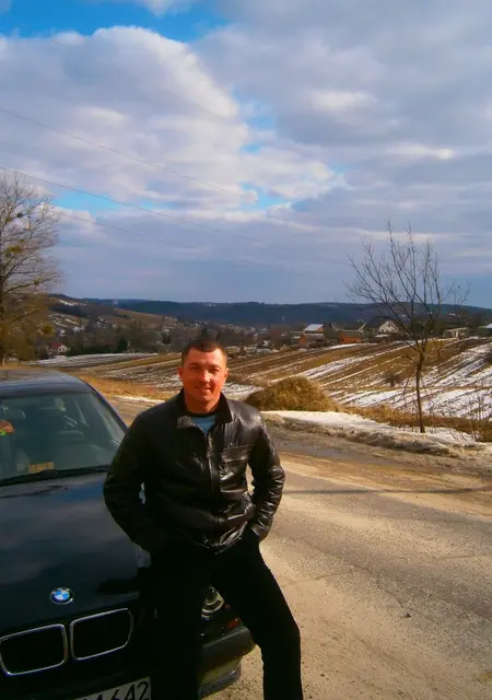 Я Саша, 43 років з Яворів, шукаю знайомства без зобов'язань