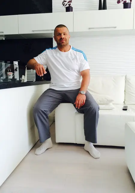 Гарик из Броваров, мне 44, познакомлюсь для приятного времяпровождения