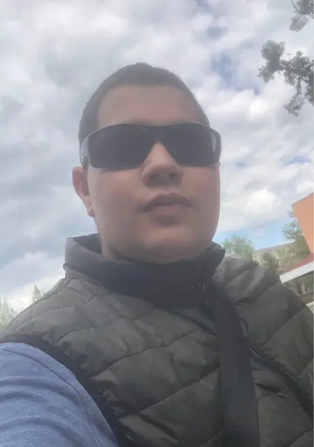 Adam из Ужгорода, ищу на сайте знакомства без обязательств