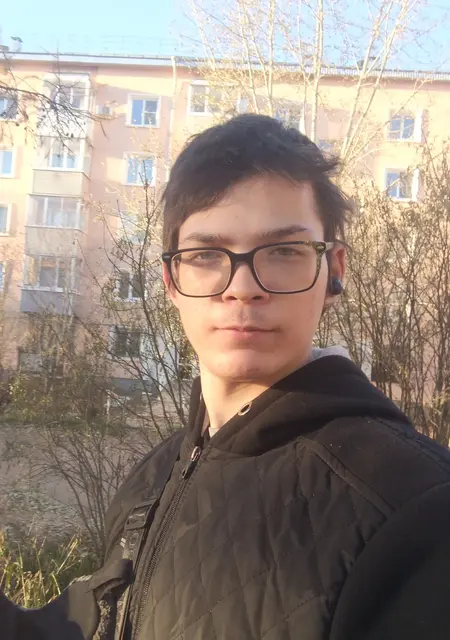 Soy Dmitry, 19 años, conociéndome para lío de una noche en Madrid