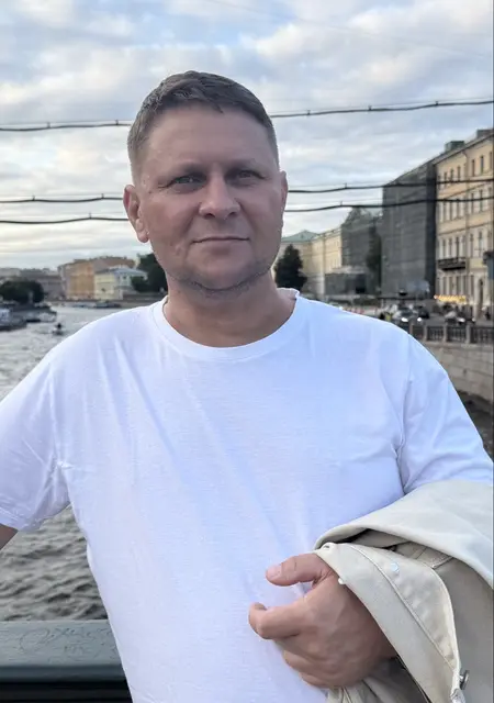 Сергей из Парижа, ищу на сайте общение