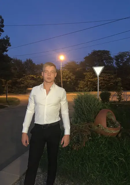 Я Максим, 27, знакомлюсь для приятного времяпровождения в Луганске