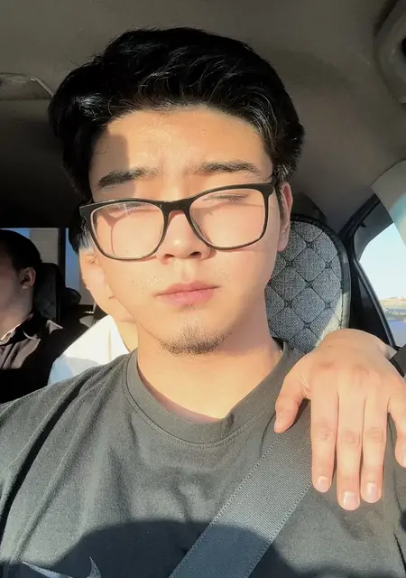 Я Ерасыл, 21 років, знайомлюсь на одну ніч у Харкові