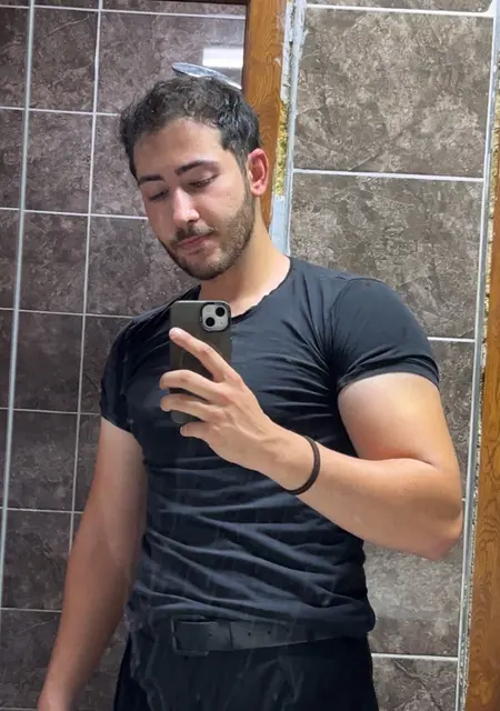Я Mehmet, 22, знакомлюсь на одну ночь в Стамбуле
