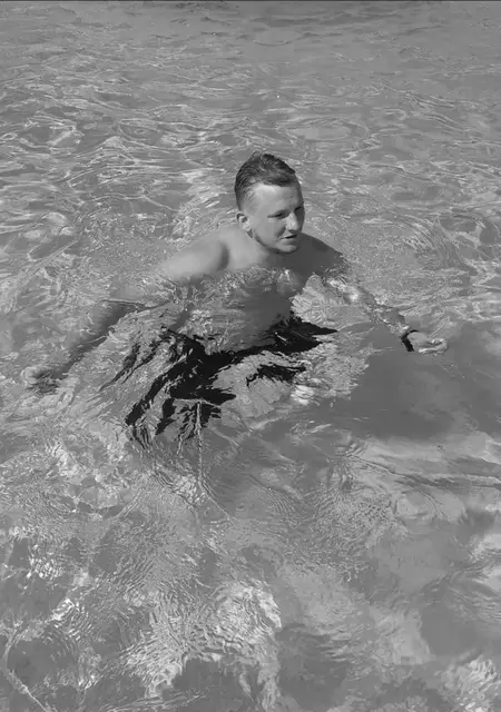 Влад из Николаева, мне 25, познакомлюсь без обязательств