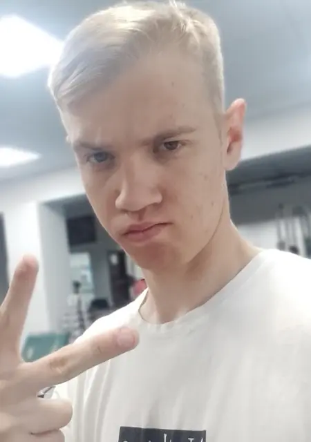 Я Иван, 21, из Витебска, ищу знакомства на одну ночь