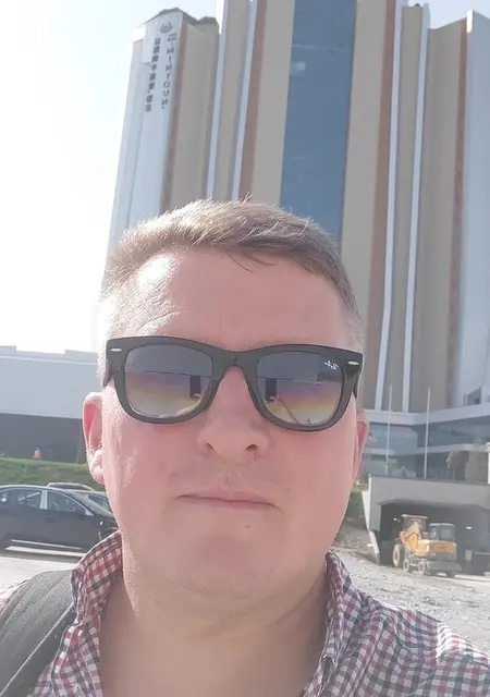 Я Серж, 43, из Бреста, ищу знакомства на одну ночь