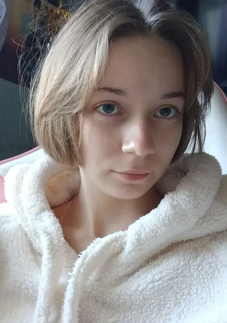 Я Вика, 19, из Днепра, ищу знакомство для постоянных отношений