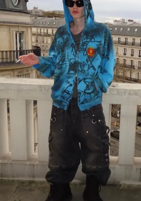 Я Mortra, 19, из Кёльна, ищу знакомства на одну ночь