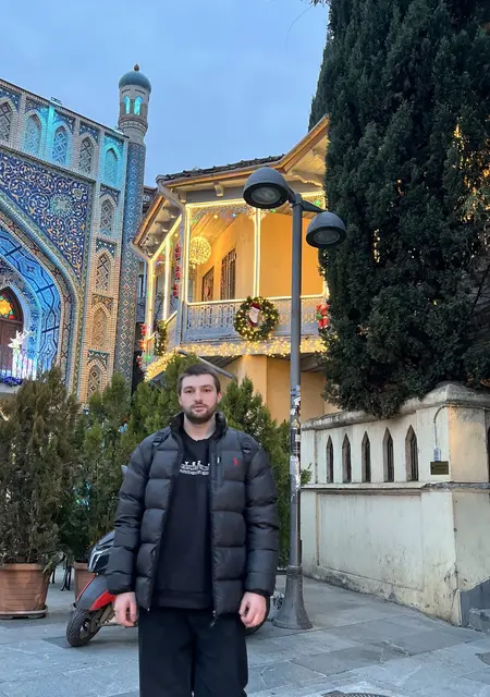 Я Eduard, 20, из Тбилиси, ищу знакомства на одну ночь