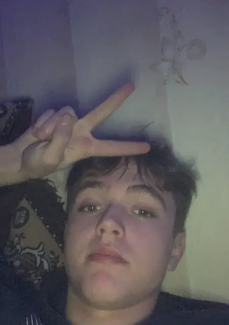 Я Виталий, 20 років, знайомлюсь без зобов'язань у Львові