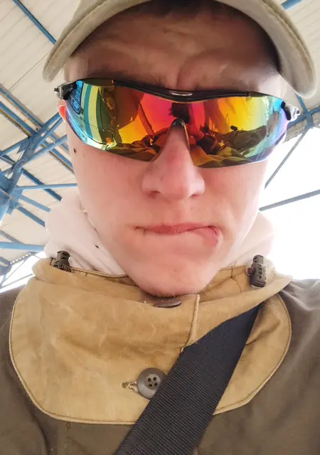 Митяй из Донецка, мне 19, познакомлюсь на одну ночь