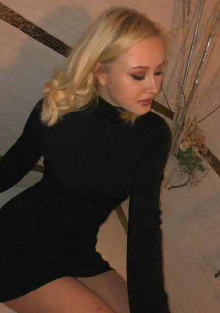 Я Нина, 23 років з Одеси, шукаю знайомство для спільних подорожей