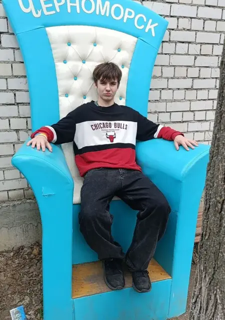 Никита из Лозова, мне 18, познакомлюсь на одну ночь