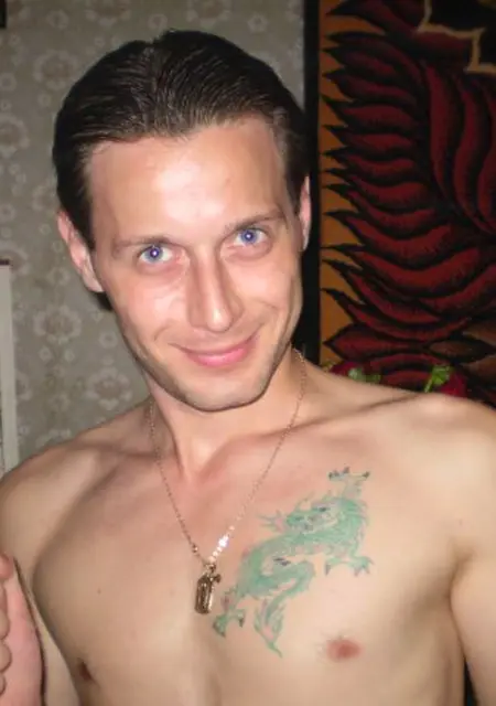 Я Денис, 44, из Луганска, ищу знакомства на одну ночь