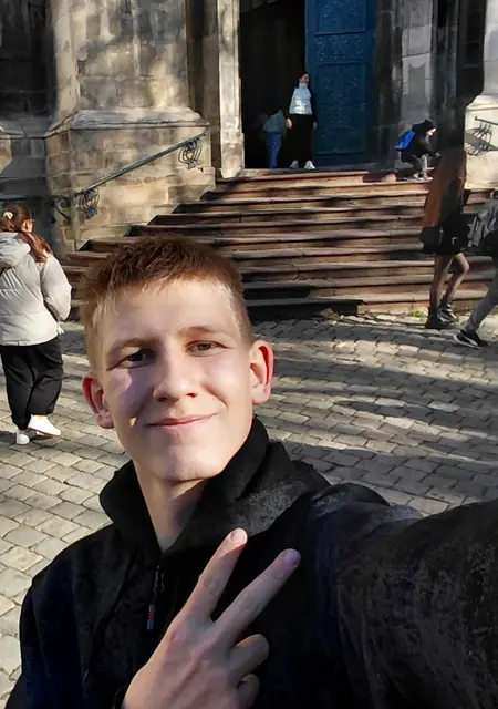 Я Влад, 19, из Одессы, ищу знакомства без обязательств