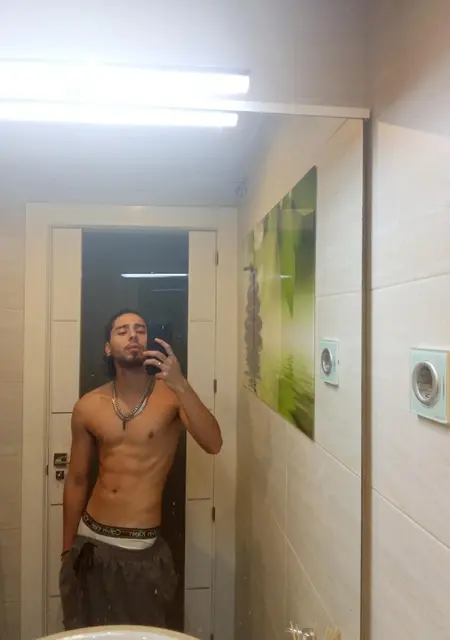 Soy Daniel Barrera, 26 años de Getafe, busco conocer gente para lío de una noche