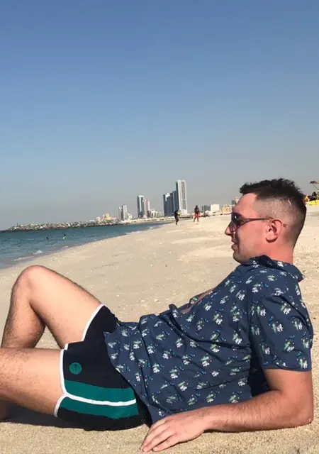 Володя из Парижа, мне 31, познакомлюсь без обязательств