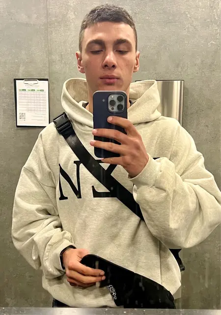 Я Дмитро, 19, из Немирова, ищу знакомства на одну ночь