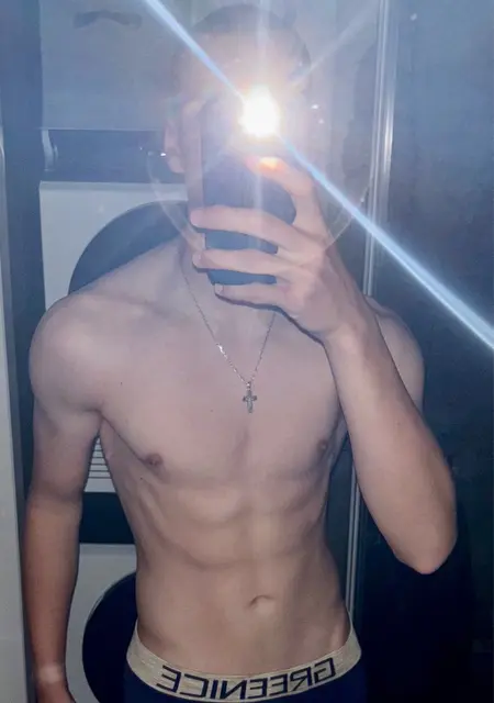 Артем з Хмельницького, шукаю на сайті приємне проведення часу