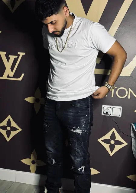 Soy Antonio, 18 años, conociéndome para lío de una noche en Málaga