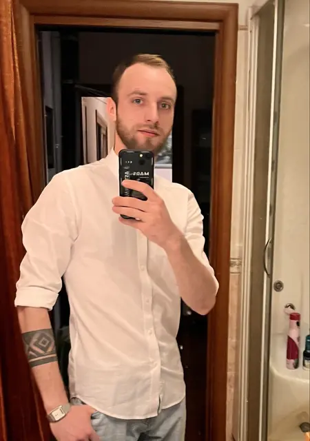 Я Володимир, 25, знакомлюсь на одну ночь в Милане