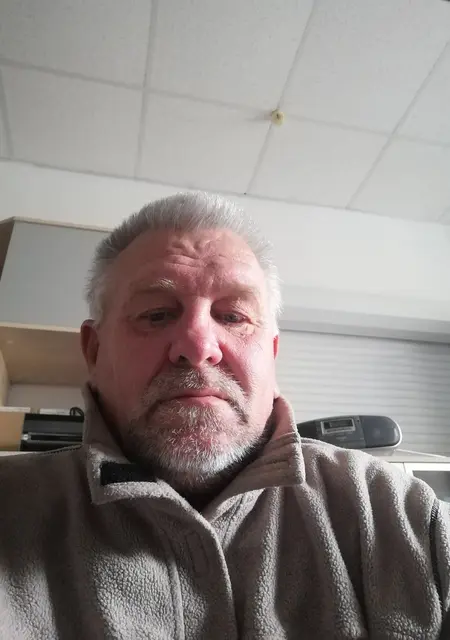 Я Олег, 60, знакомлюсь на одну ночь в Киеве