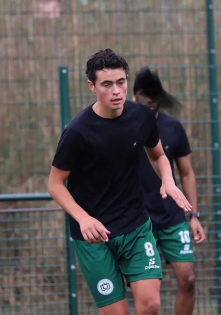 I'm Elia, 20, looking to meet for virtual conversation in Bradford