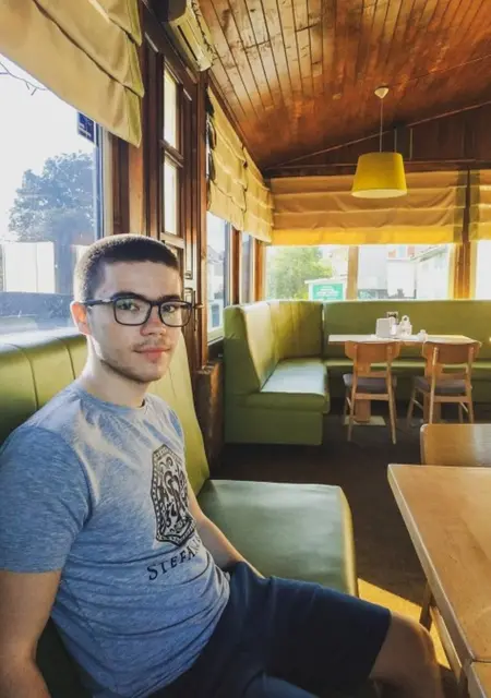 Саша из Мукачева, мне 26, познакомлюсь для дружбы