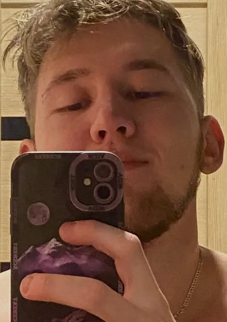 Дмитрий из Парижа, мне 25, познакомлюсь для приятного времяпровождения