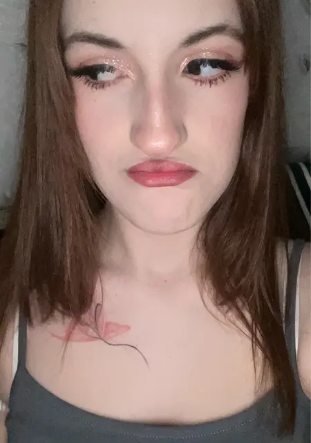 Nana из Берлина, мне 18, познакомлюсь для дружбы