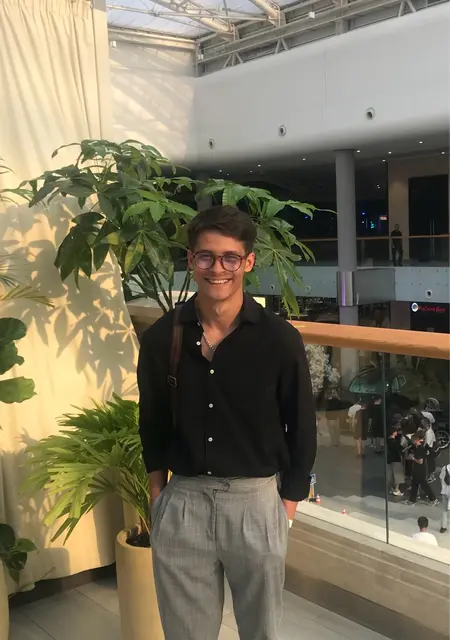 Я Aleksandr, 21, из Нежина, ищу знакомства без обязательств