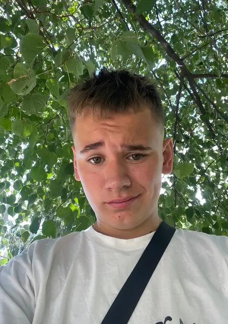 Я Женя, 20, знакомлюсь без обязательств в Бердичеве