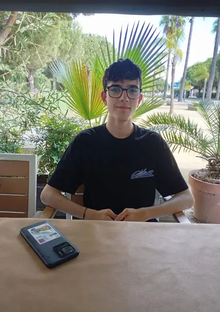 Soy Sergio, 18 años, conociéndome para relación sin ataduras en Benalmádena