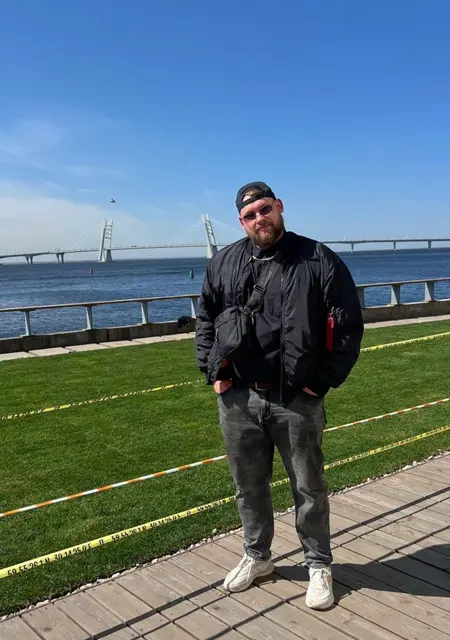 Матвей из Минска, мне 27, познакомлюсь для приятного времяпровождения