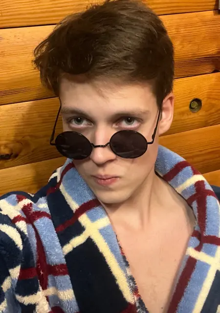 Я Александр, 18, из Риги, ищу знакомство для открытые отношения