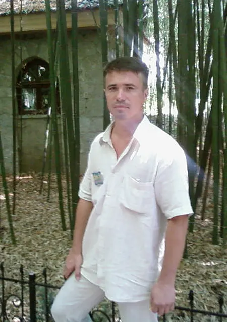 Я Саша, 50, из Харькова, ищу знакомство для дружбы